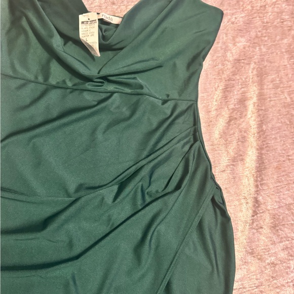 Elegant Green Evening Dress - Picture 5 of 7